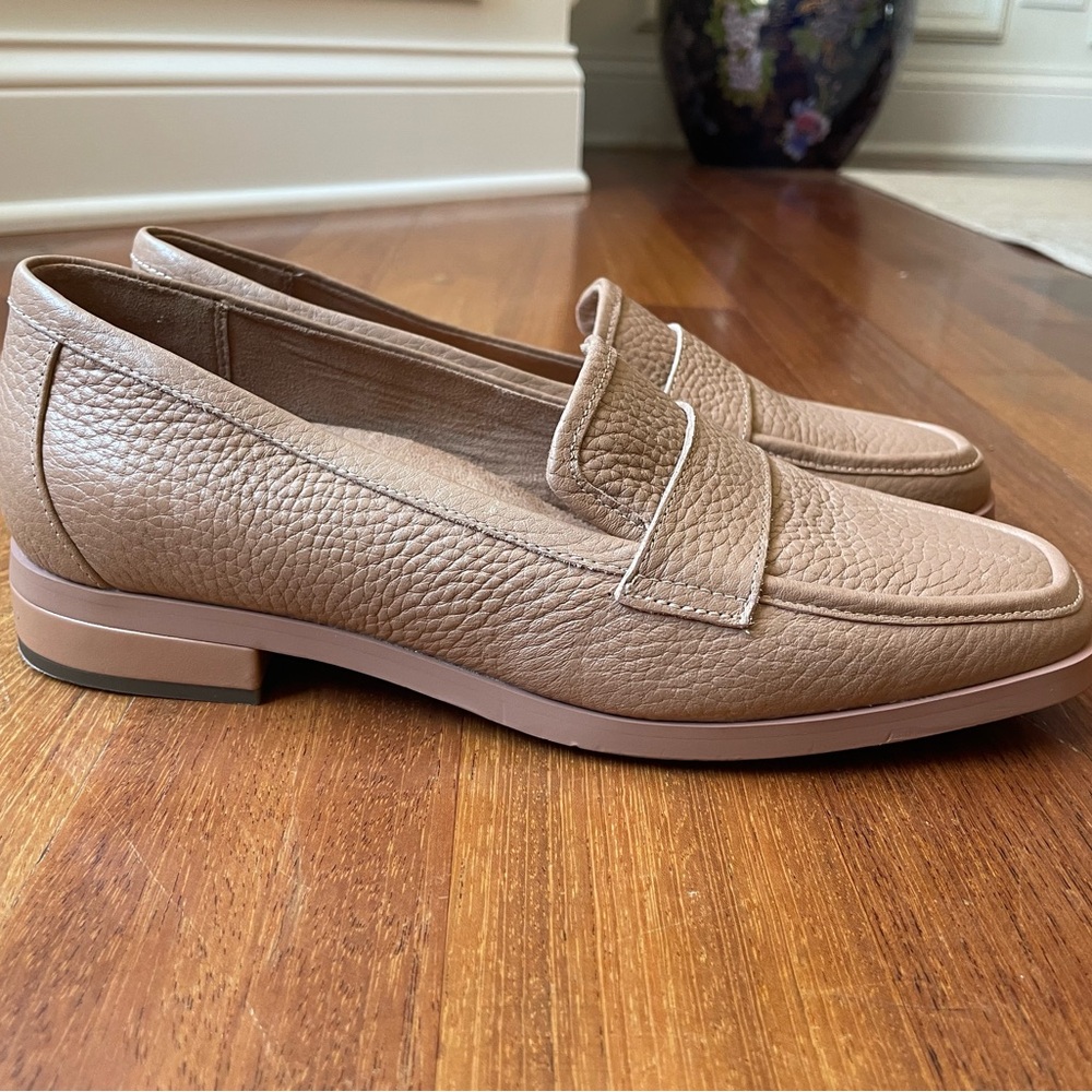 Vionic Tan Leather Loafers women’s size 7.5